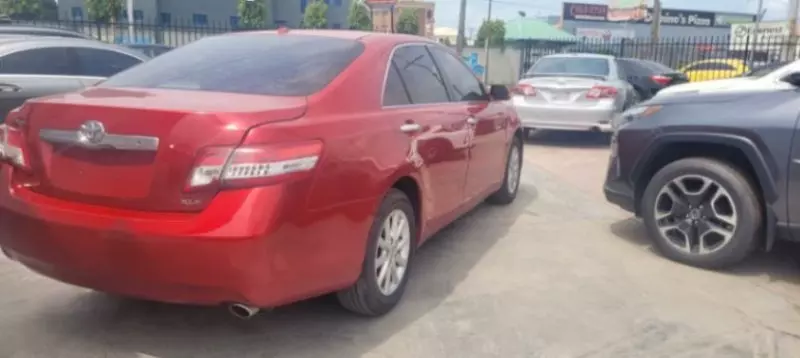 Toyota Camry   - 2010