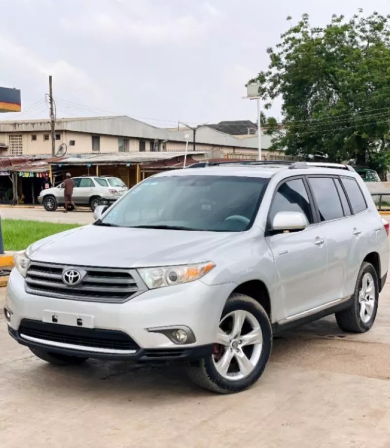 Toyota Highlander   - 2013