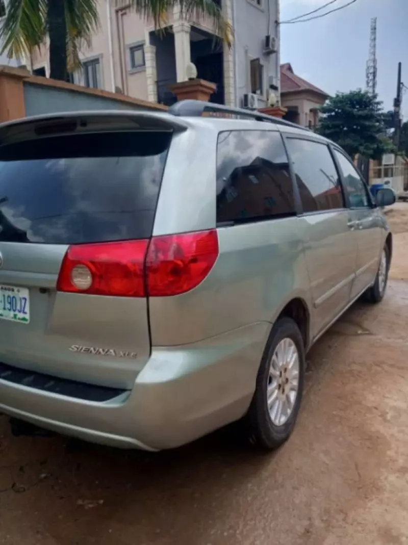 Toyota Sienna   - 2007