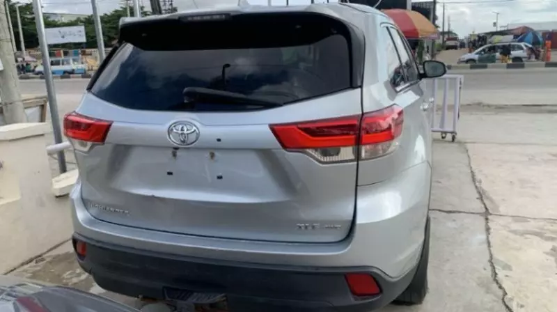 Toyota Highlander   - 2019
