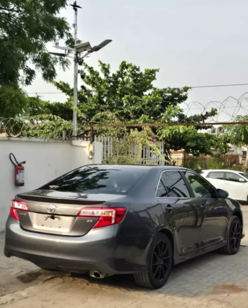 Toyota Camry   - 2012