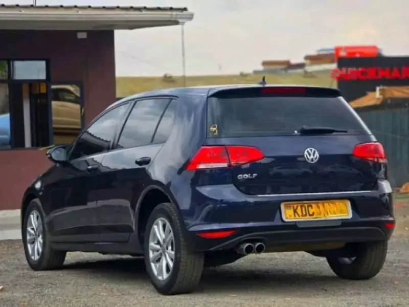 Volkswagen Golf   - 2014