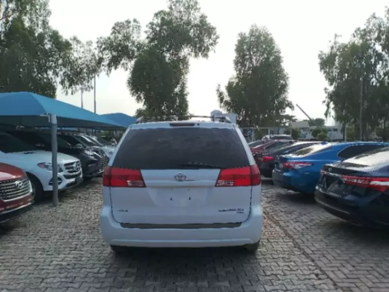 Toyota Sienna   - 2005