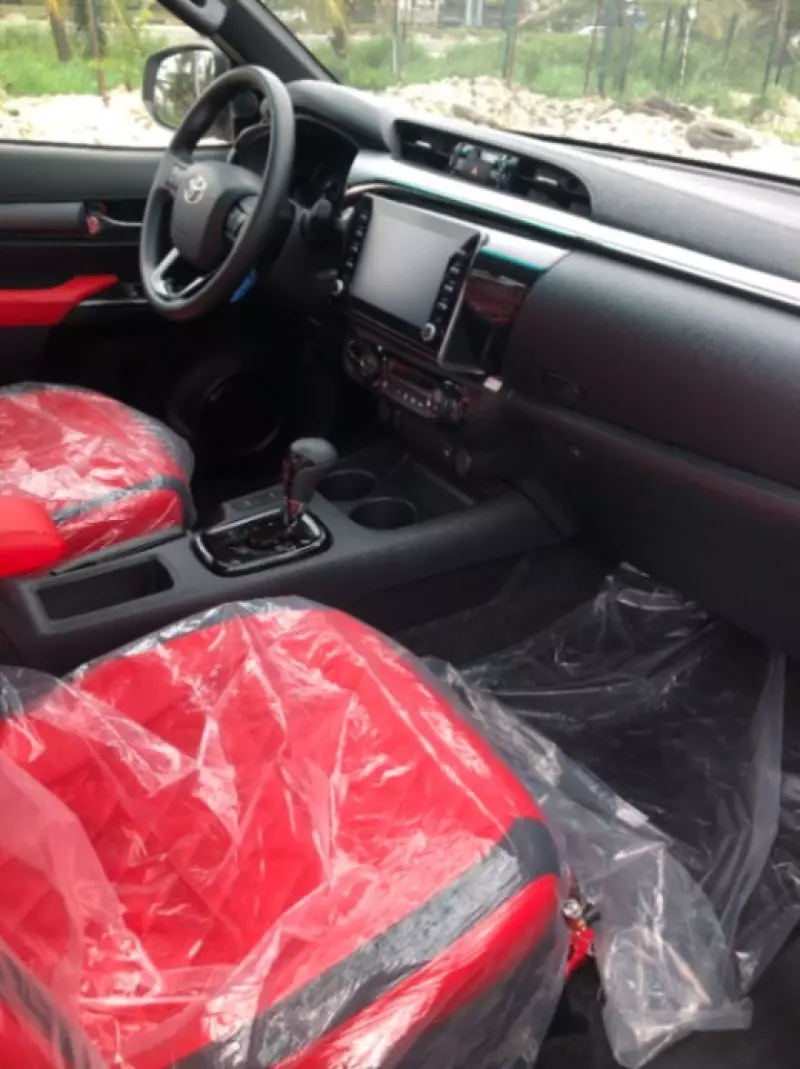 Toyota Hilux   - 2024