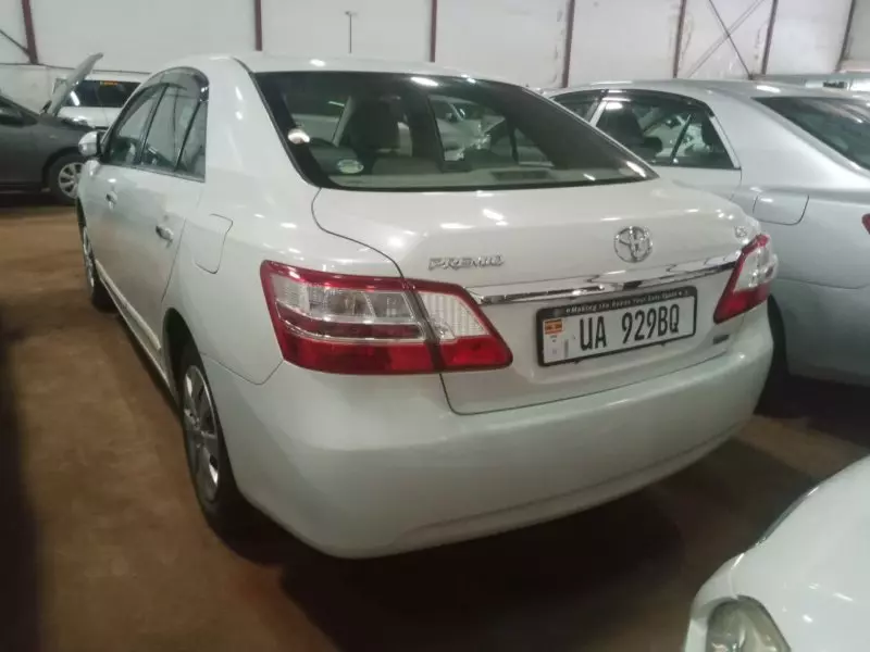 Toyota Premio    - 2010