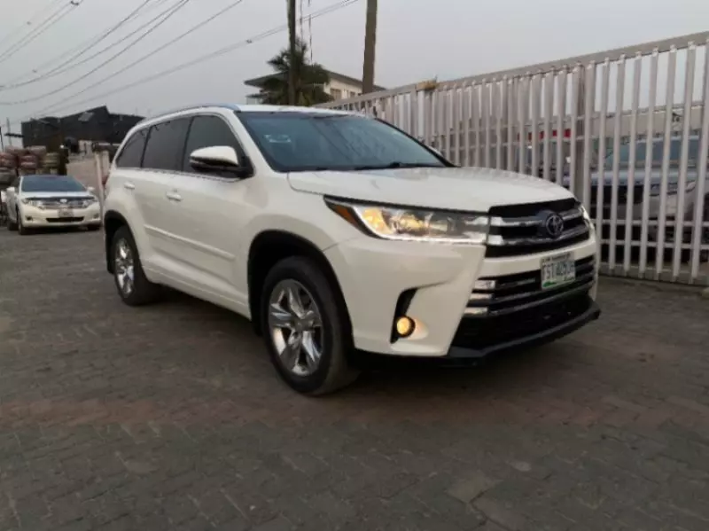 Toyota Highlander   - 2017