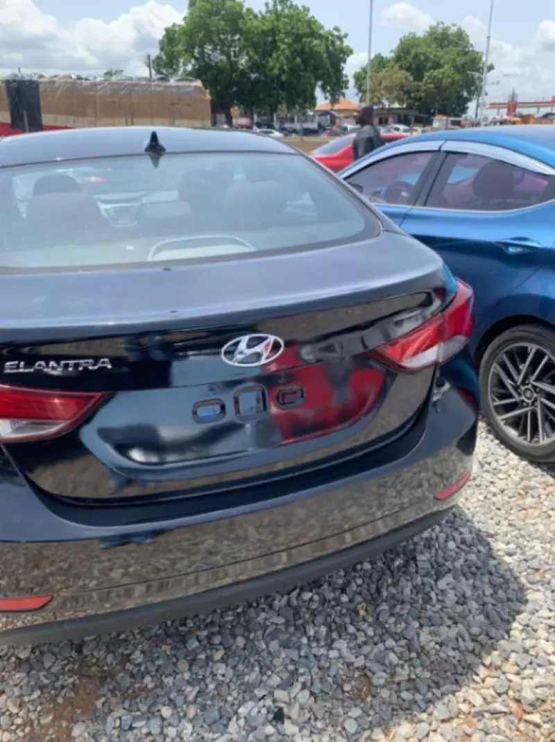 Hyundai Elantra   - 2015