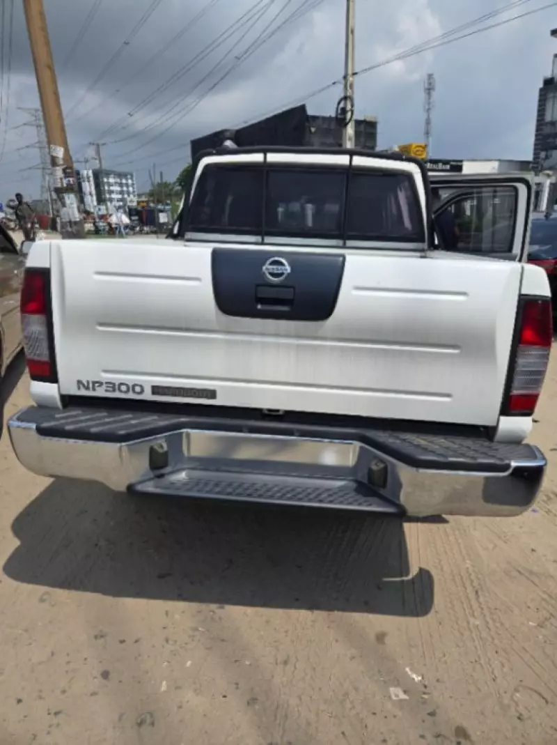Nissan NP 300   - 2020