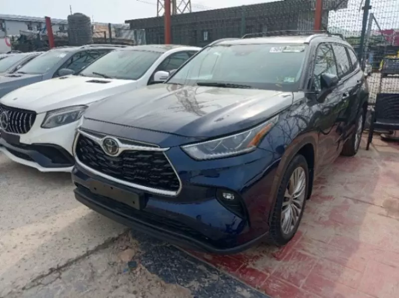 Toyota Highlander   - 2021