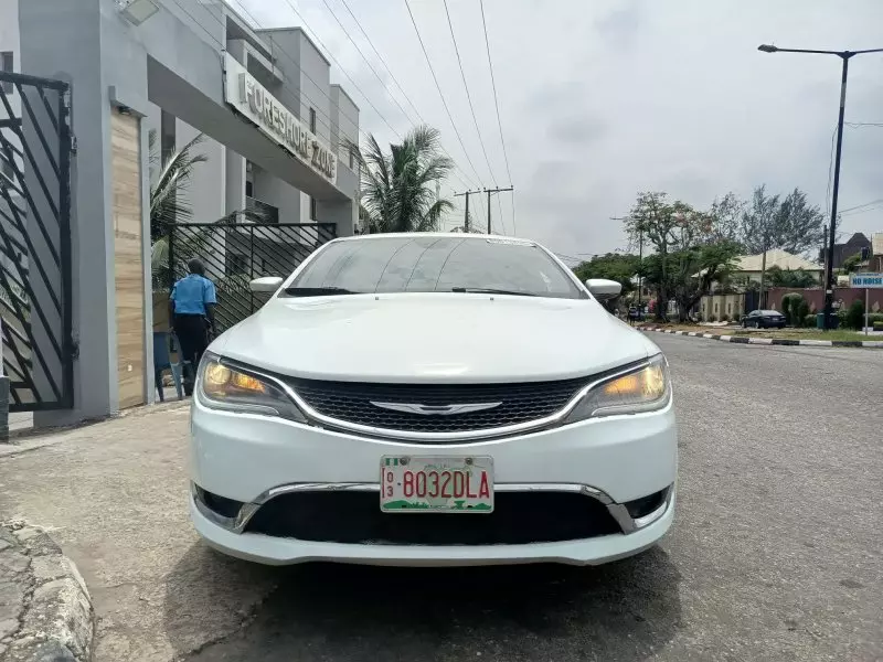 Chrysler 200   - 2015