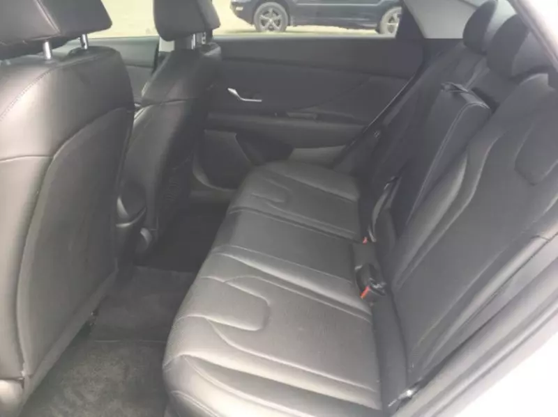 Hyundai Elantra - 2021