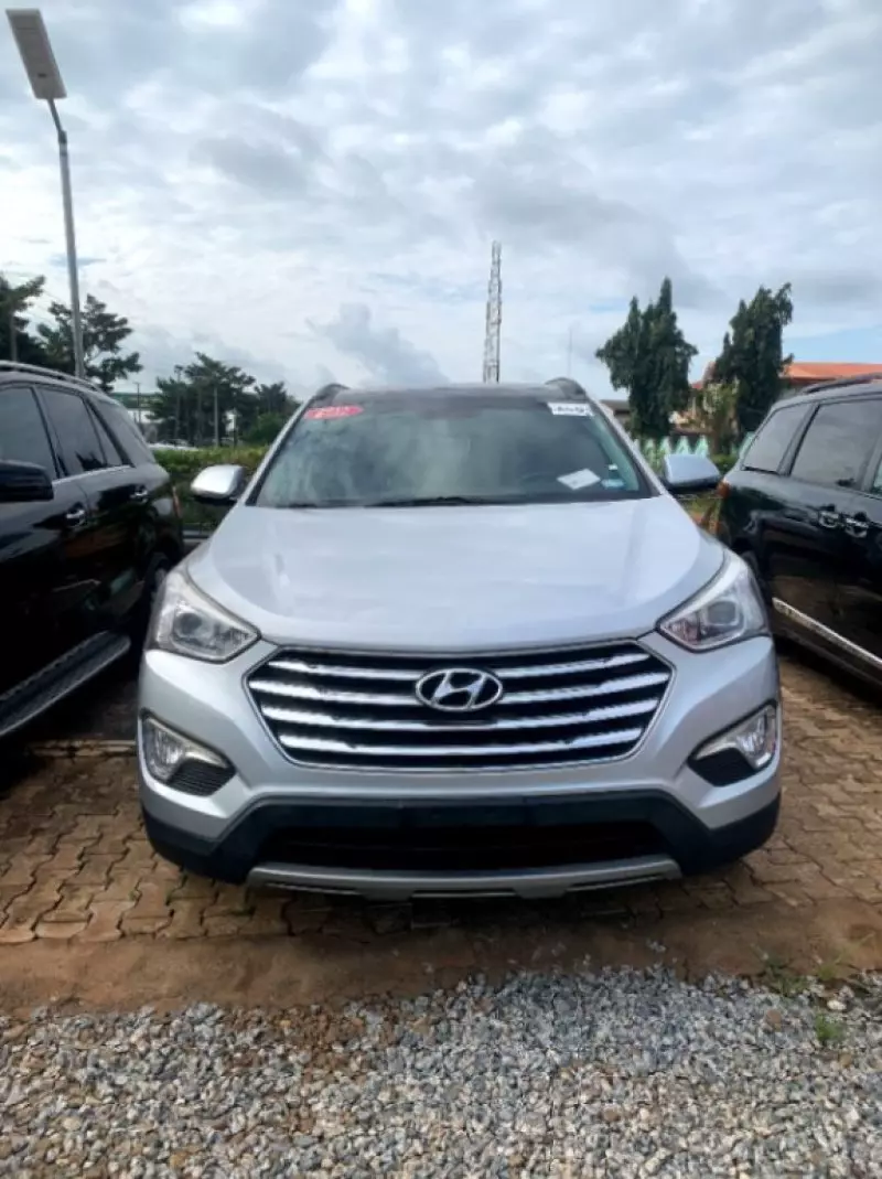 Hyundai Santa Fe   - 2015