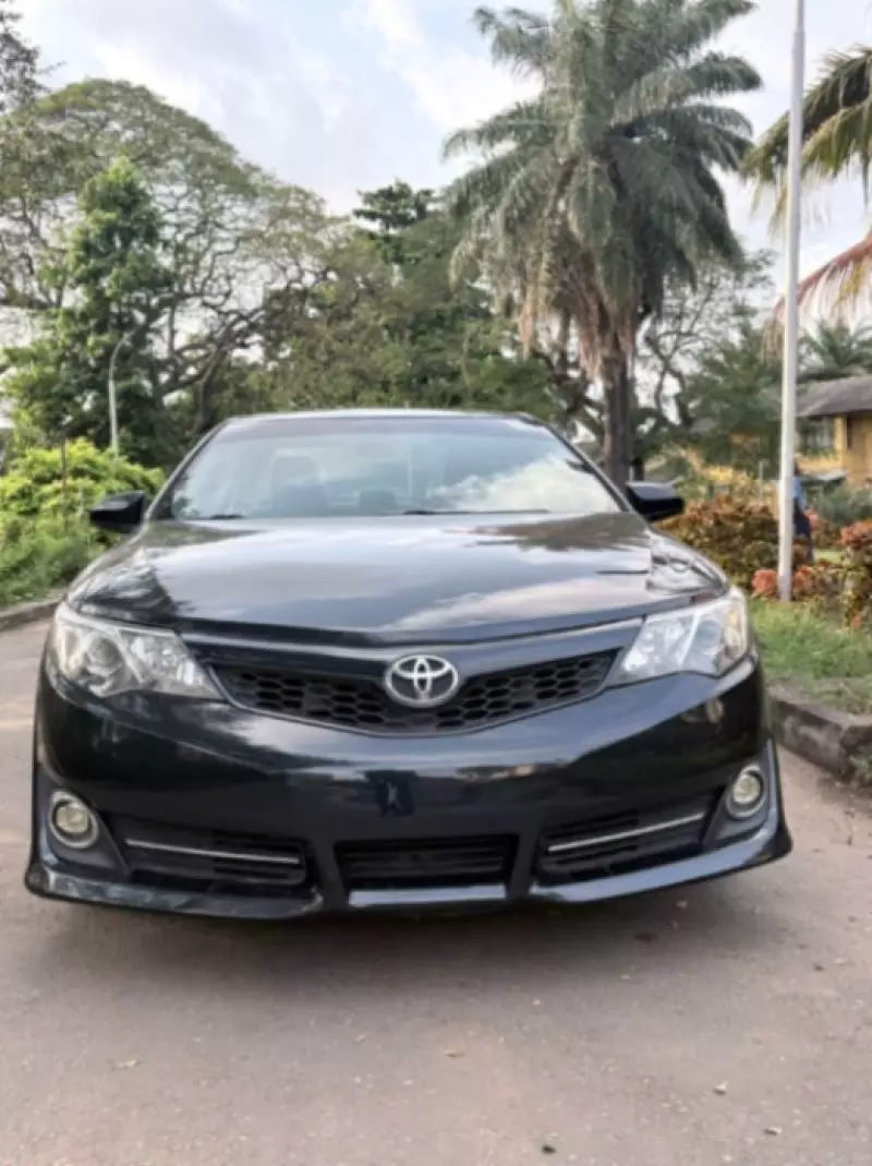 Toyota Camry   - 2013