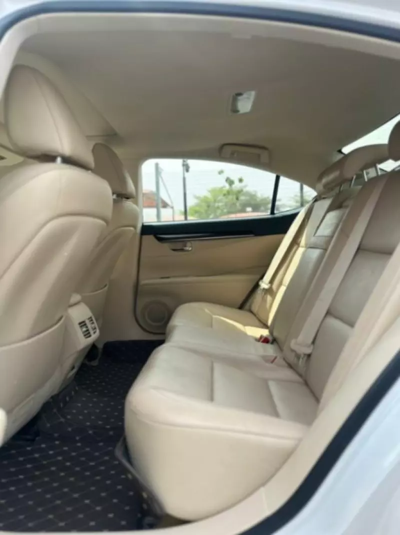 Lexus ES   - 2014