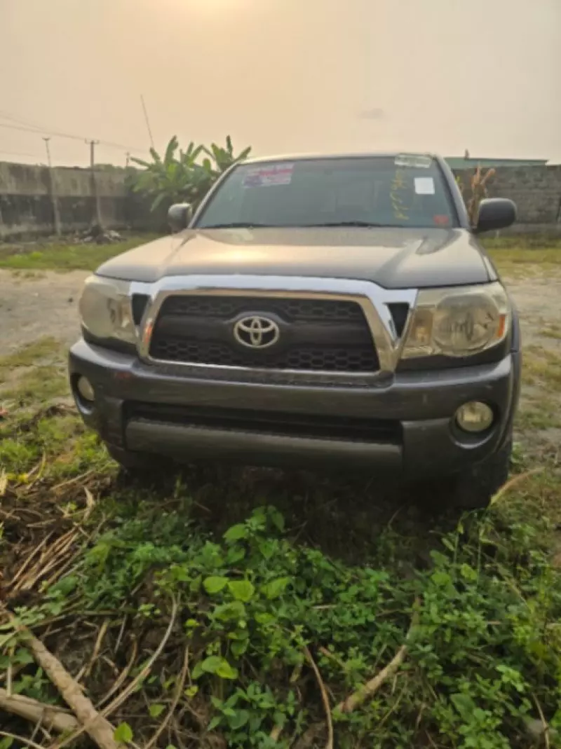 Toyota Tacoma   - 2011