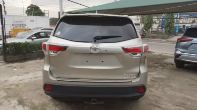 Toyota Highlander   - 2014