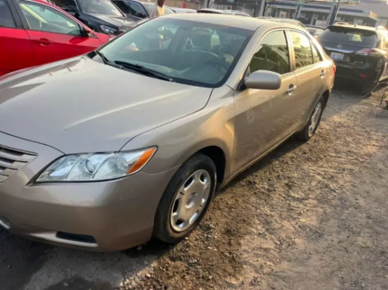 Toyota Camry   - 2009