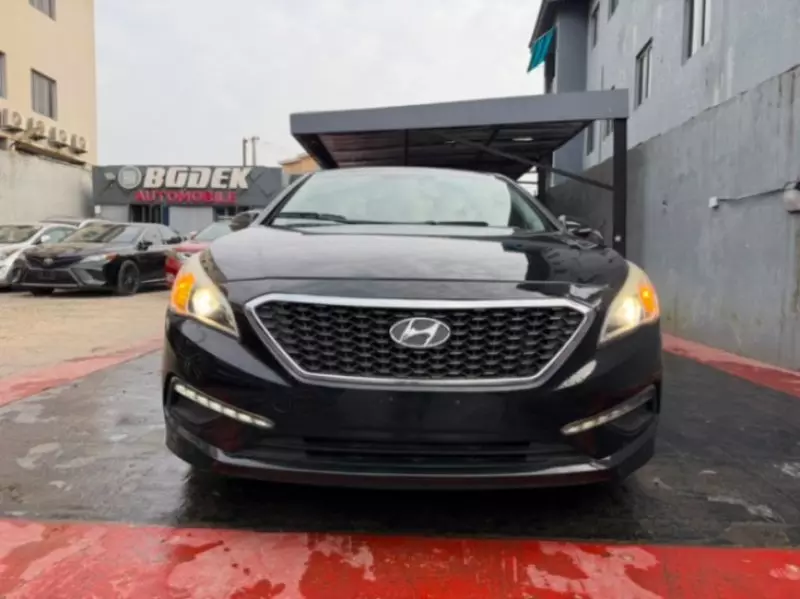 Hyundai Sonata   - 2015