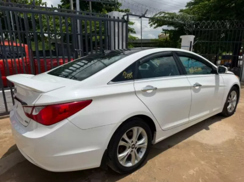 Hyundai Sonata   - 2013