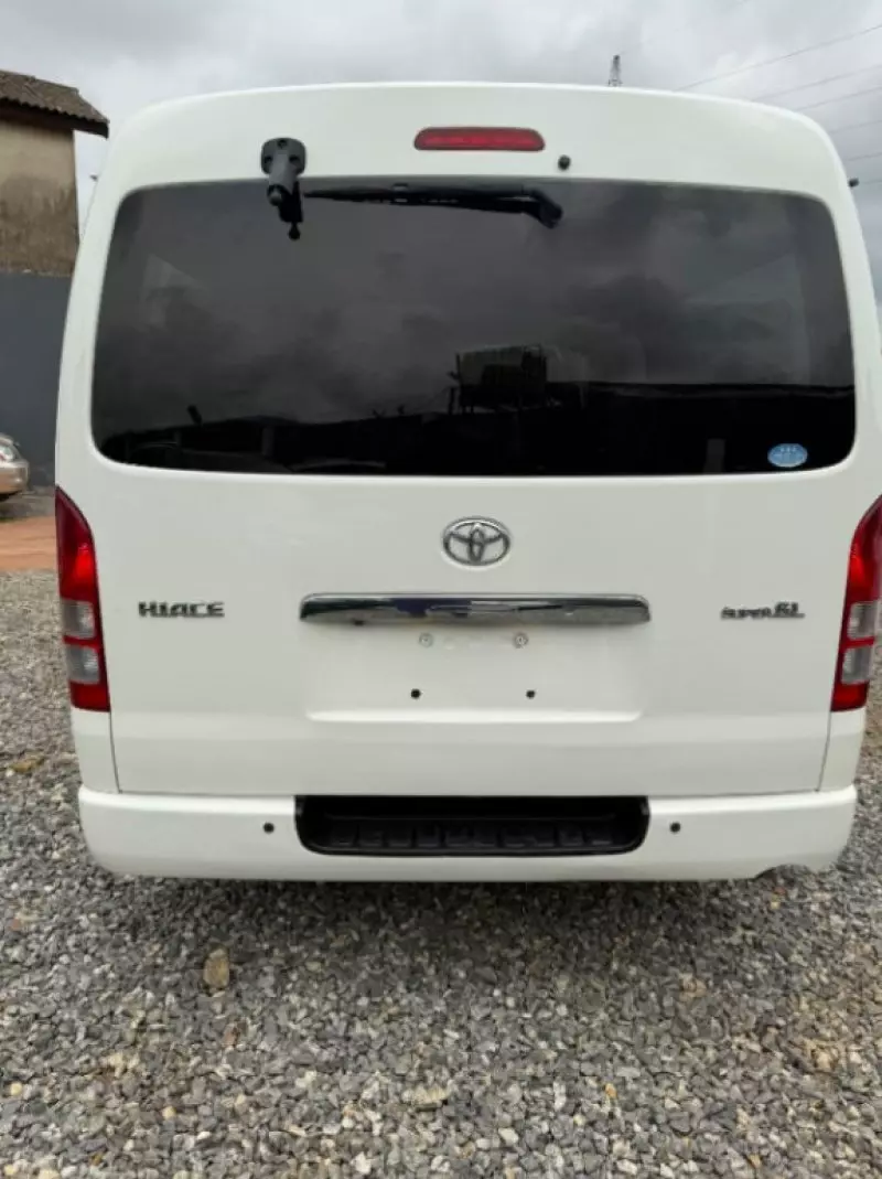 TOYOTA Hiace   - 2012