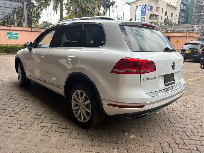 Volkswagen Touareg   - 2016