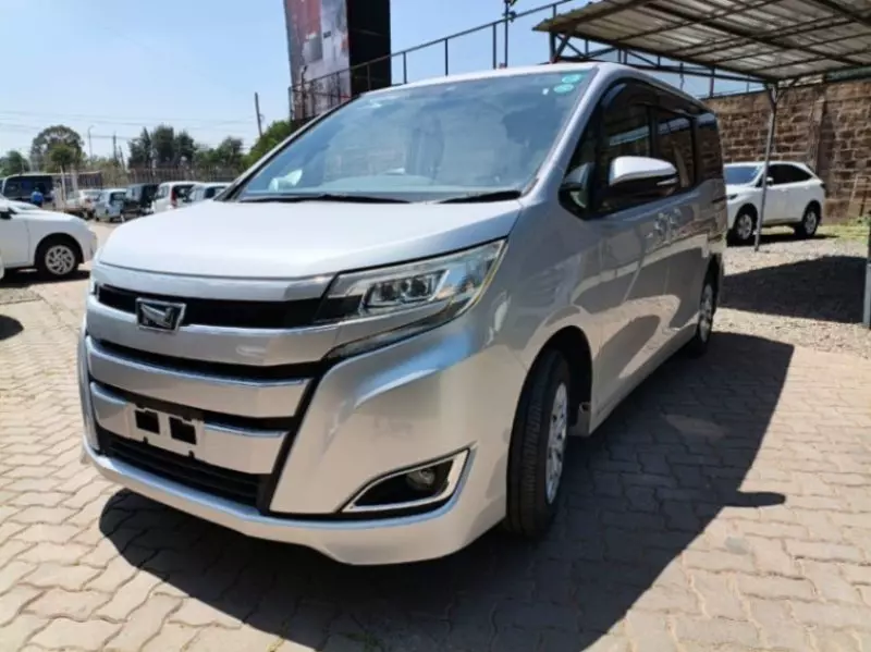 Toyota Noah   - 2018
