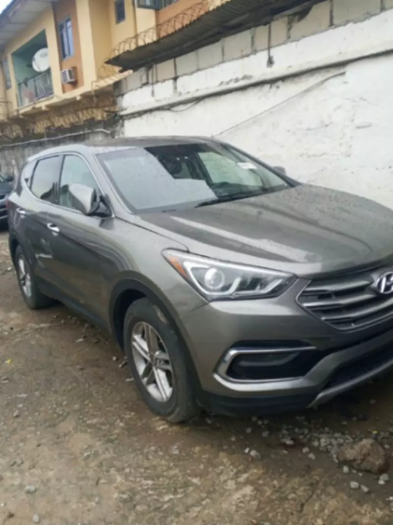 Hyundai Santa Fe   - 2017