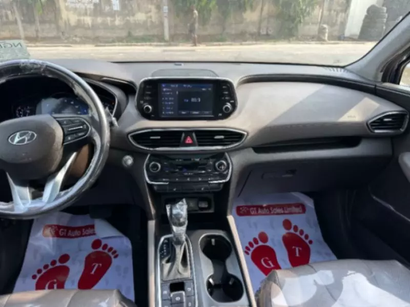 Hyundai Santa Fe   - 2019