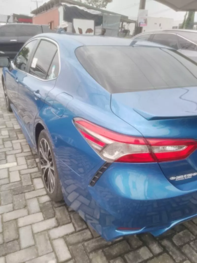 Toyota Camry   - 2018