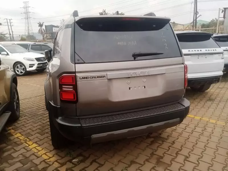 Toyota Landcruiser Prado - 2023