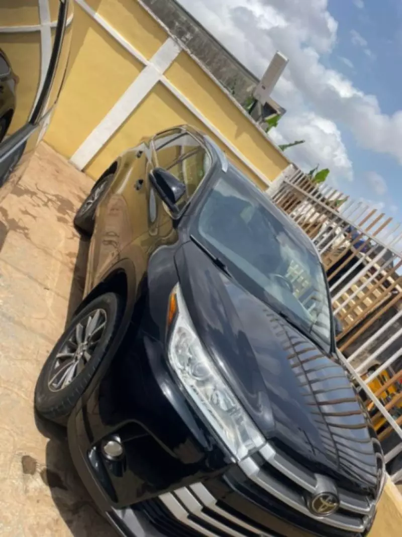 Toyota Highlander   - 2018