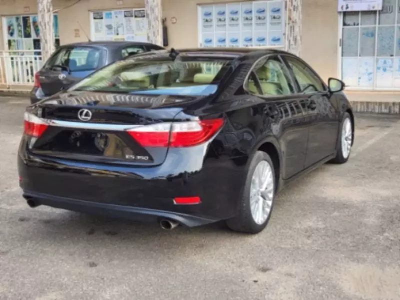 Lexus ES   - 2013