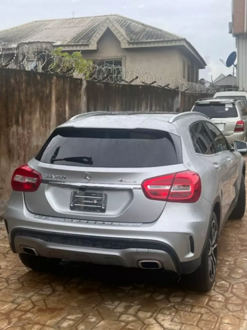 Mercedes-Benz GLA-Class   - 2017