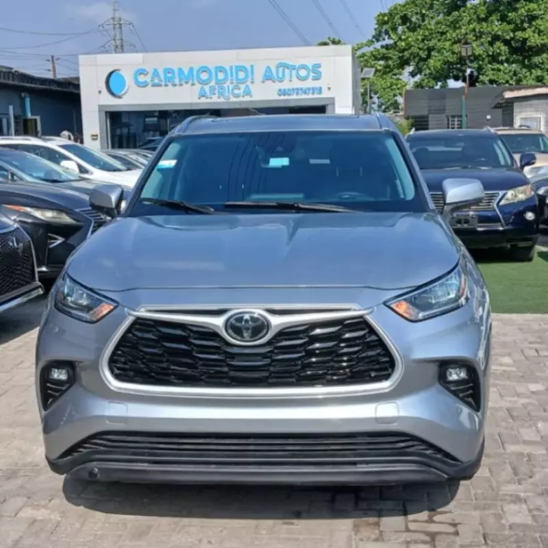 Toyota Highlander   - 2020