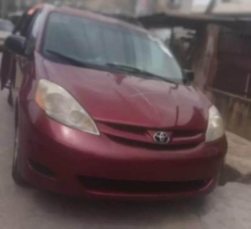 Toyota Sienna   - 2006