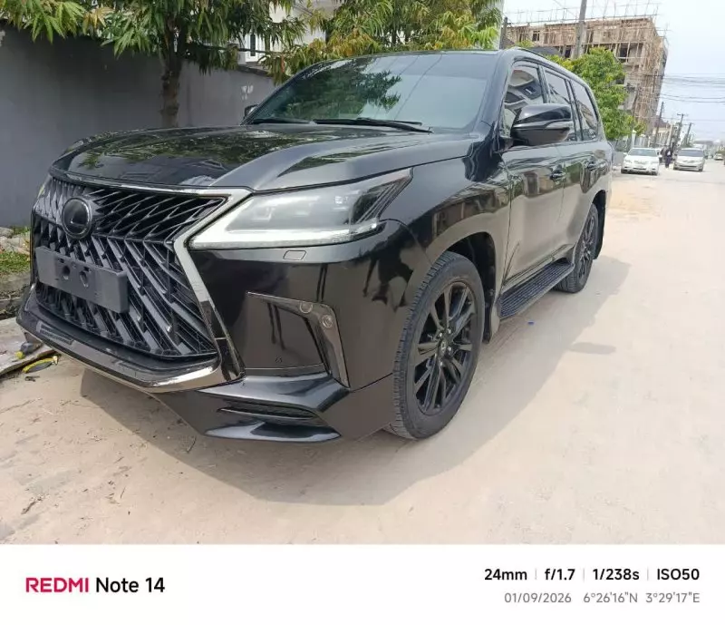 Lexus LX 570   - 1990