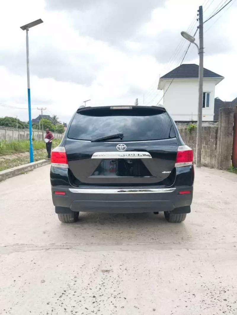 Toyota Highlander   - 2013