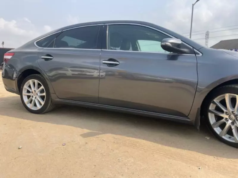Toyota Avalon   - 2013