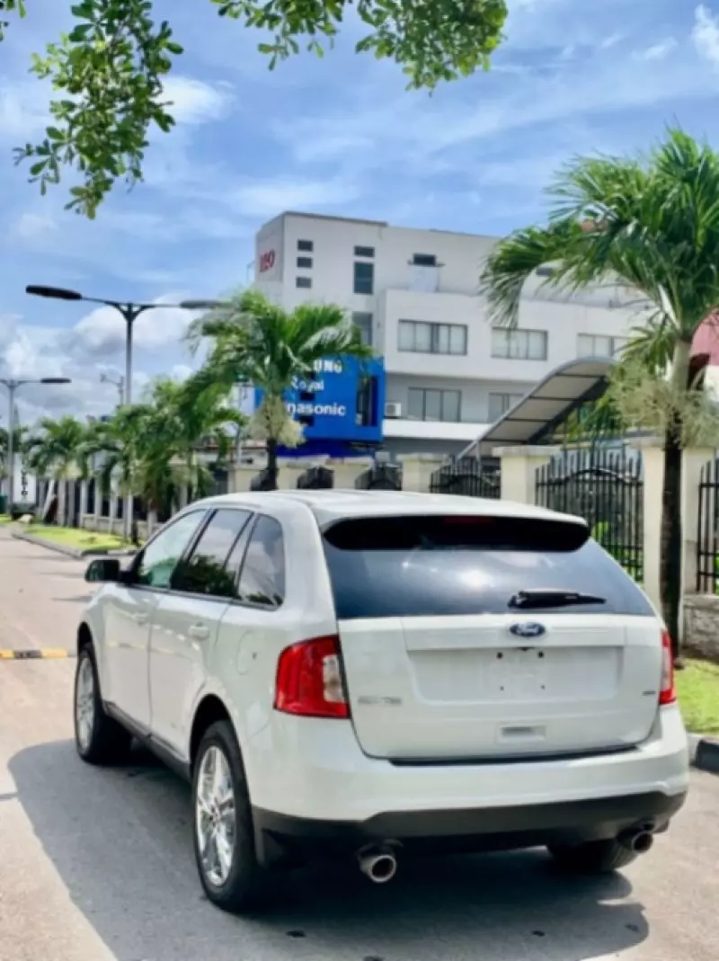 Ford Edge   - 2012
