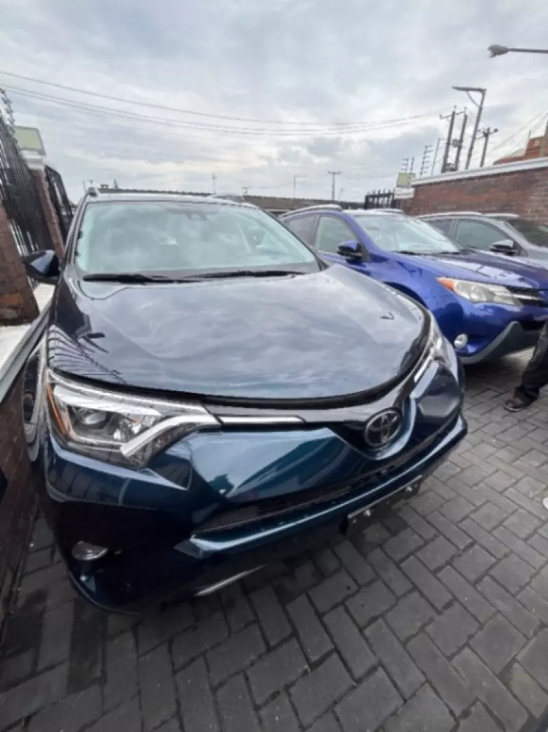 Toyota RAV 4   - 2017