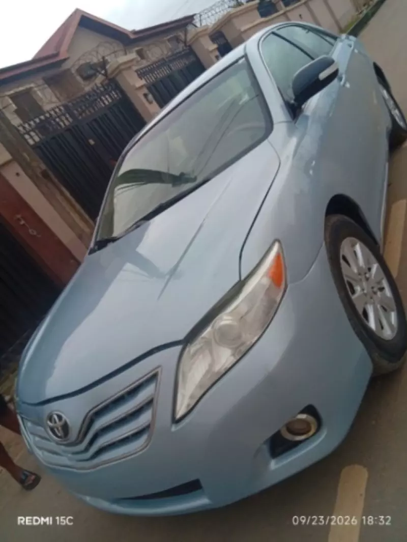 TOYOTA Camry   - 2010