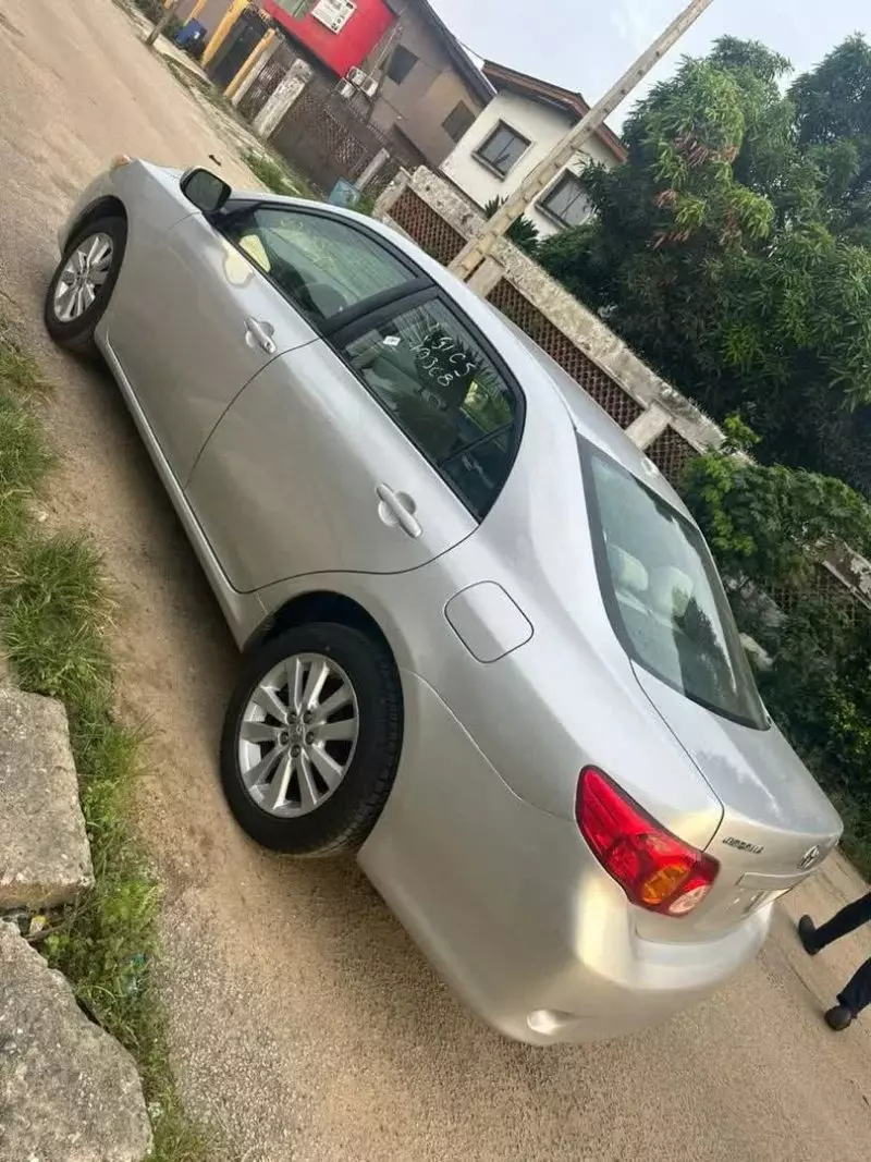 Toyota Corolla   - 2009