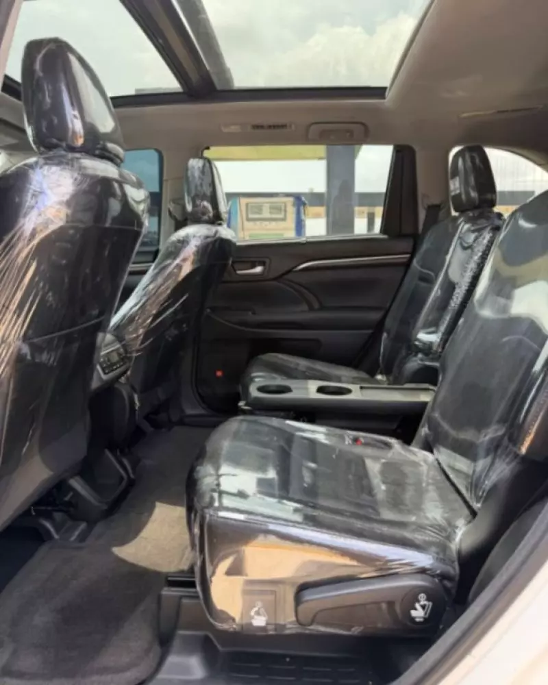 TOYOTA Highlander   - 2016