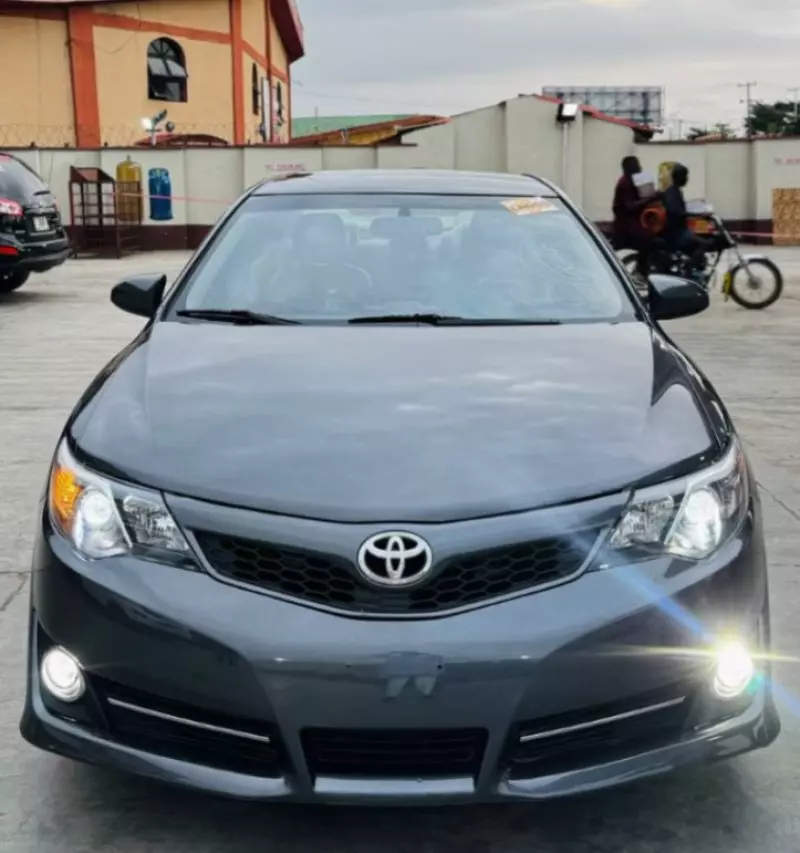TOYOTA Camry   - 2013
