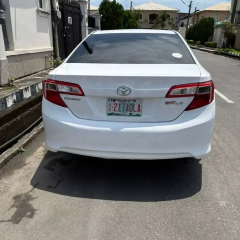 Toyota Camry   - 2012