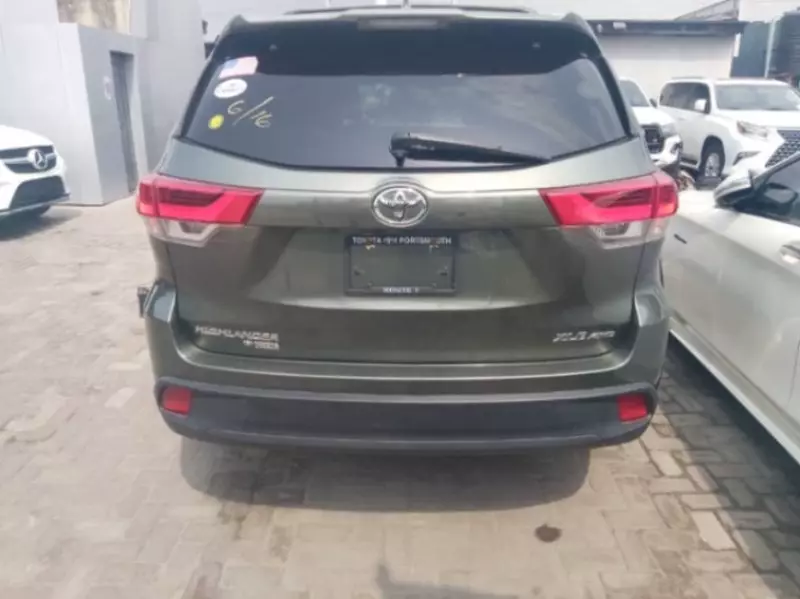 Toyota Highlander   - 2018