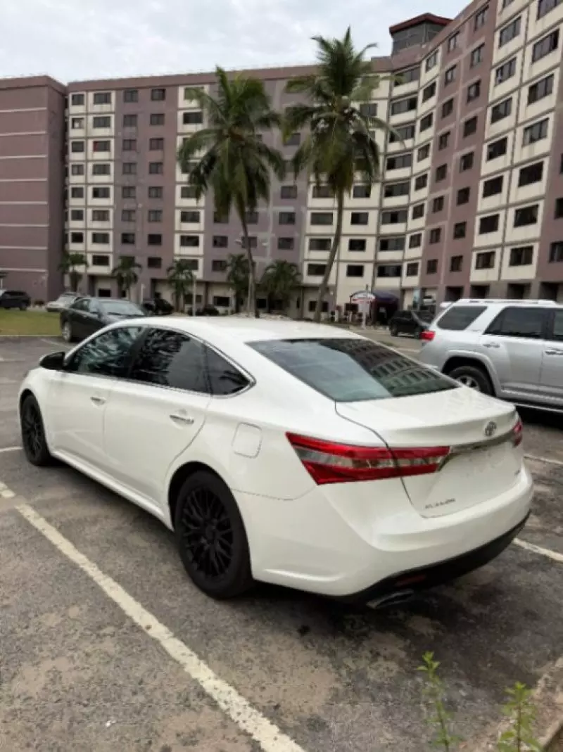Toyota Avalon   - 2015
