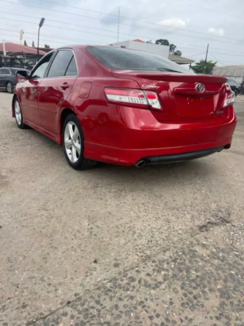 Toyota Camry   - 2010