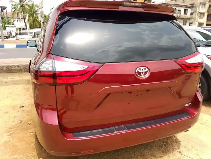 Toyota Sienna   - 2018