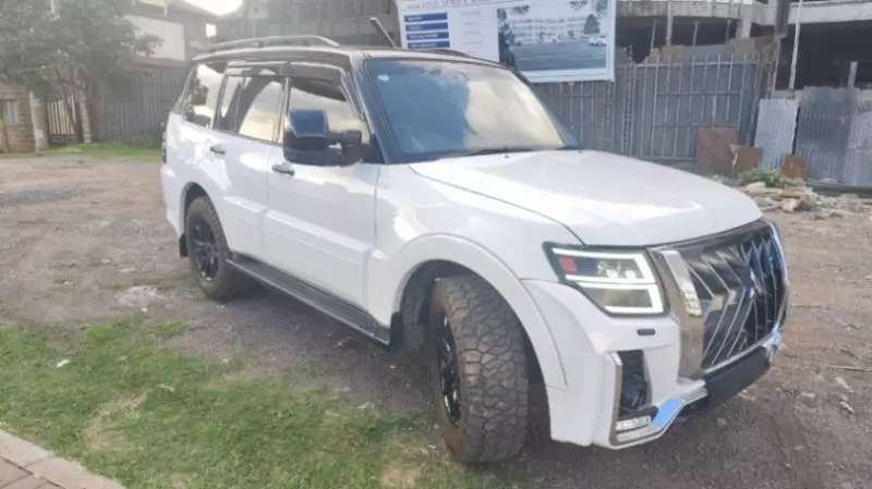 Mitsubishi Pajero   - 2020